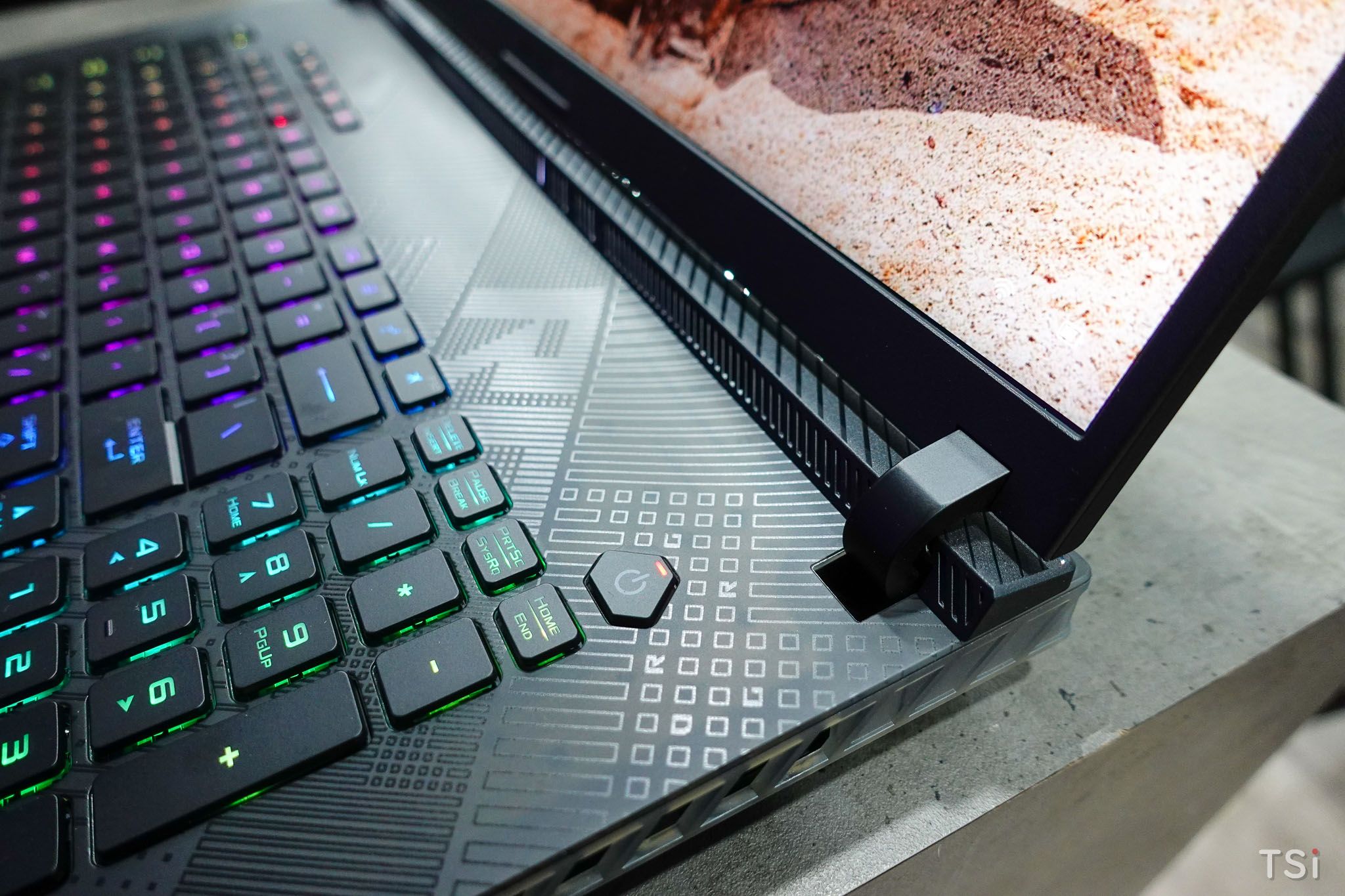 ASUS ROG Strix SCAR 16 và ROG Strix SCAR 18 (2024) giá từ 110 triệu đồng