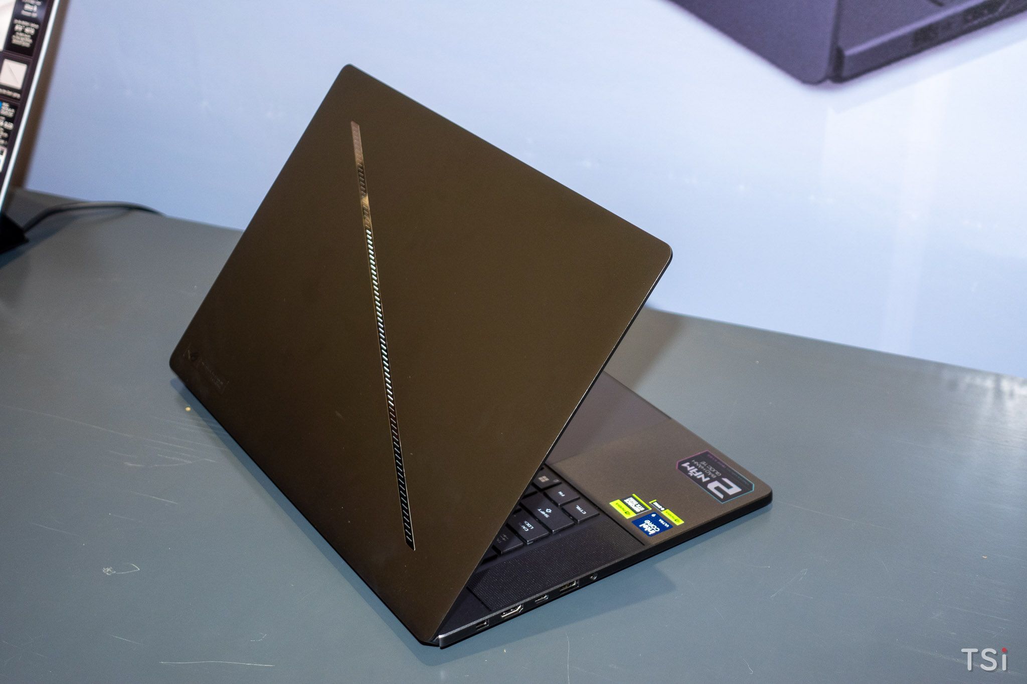 ASUS lên kệ ROG Zephyrus G14/G16, giá từ 55 triệu đồng