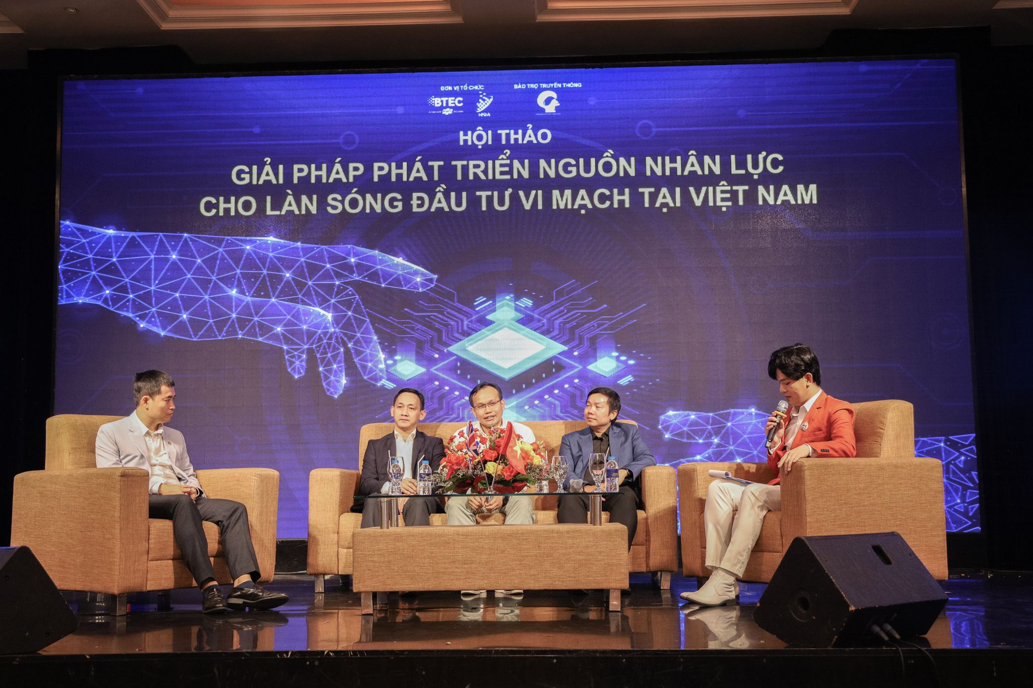 234388-btec-fpt-cong-nghe-vi-mach-ban-dan-hcm