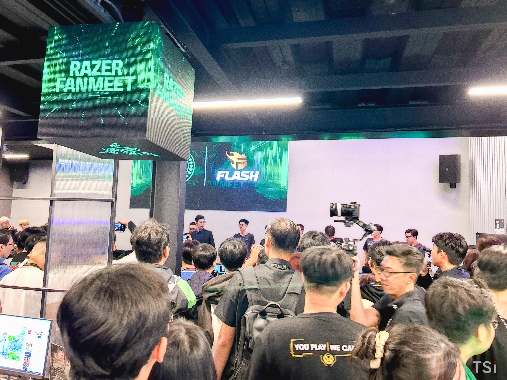 Team Razer củng cố đội hình esports với Team Flash Việt Nam