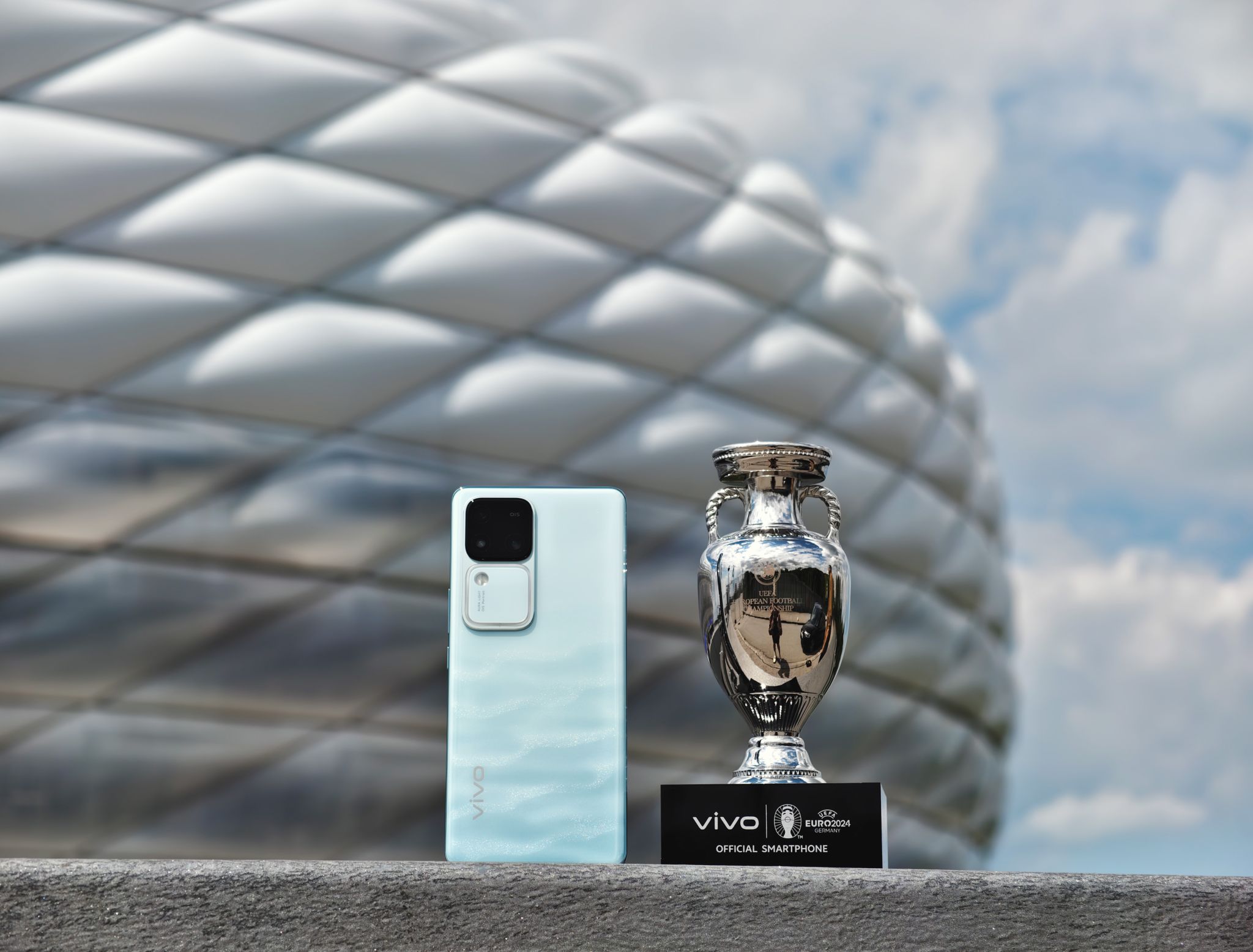 235484-vivo-tu-hao-smartphone-uefa-euro-2024