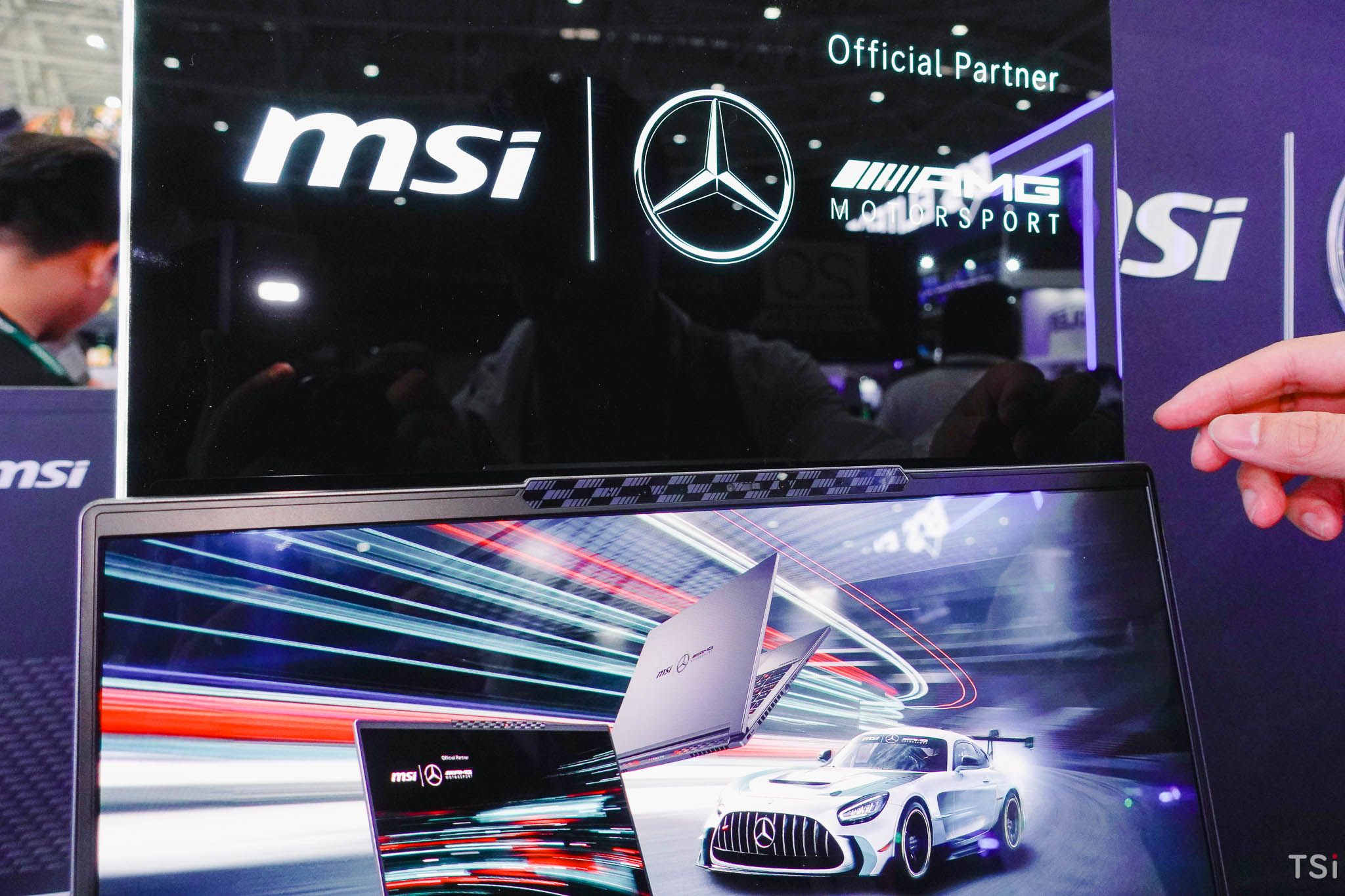 [Computex 2024] MSI Stealth 18 Mercedes-AMG Motorsport chính thức ra mắt