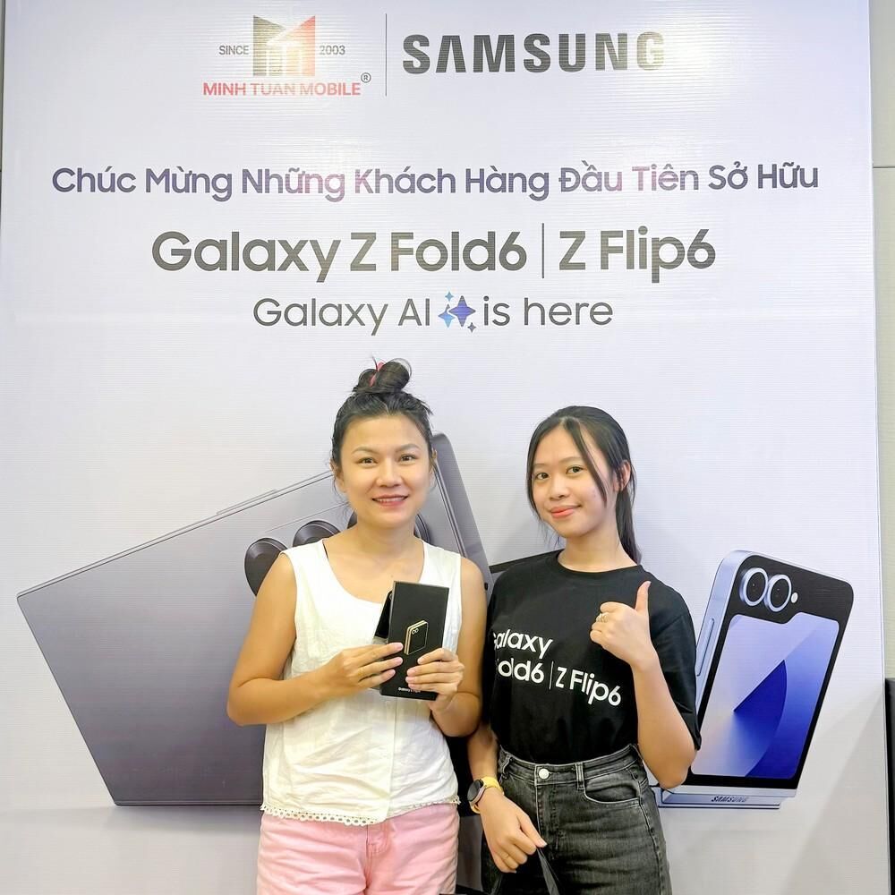 Minh Tuấn Mobile giao Galaxy Z6 Series tới khách hàng đặt trước