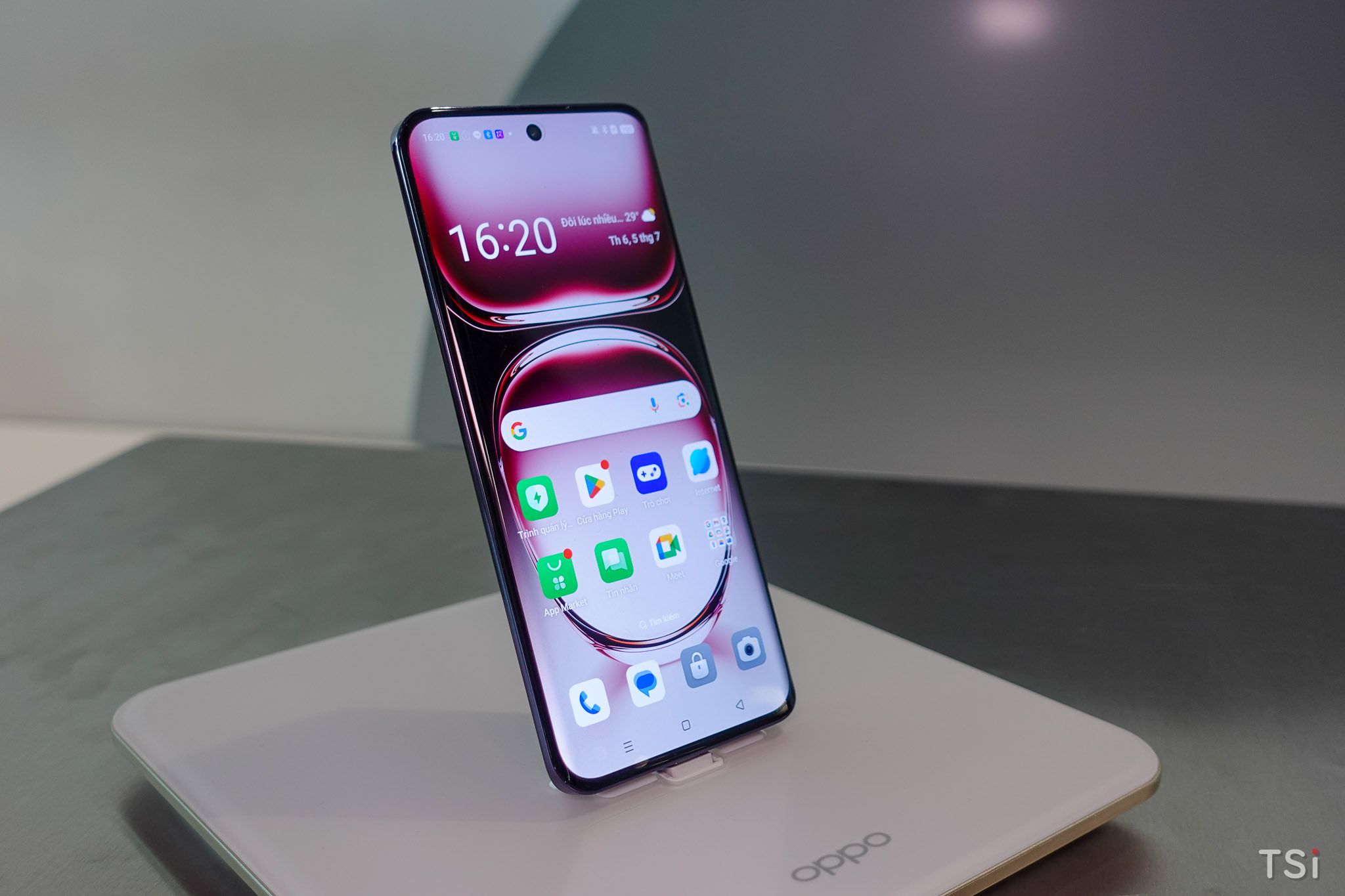 OPPO Reno12 Series ra mắt: thiết kế hiện đại, nâng tầm sáng tạo với sức mạnh nhiếp ảnh AI