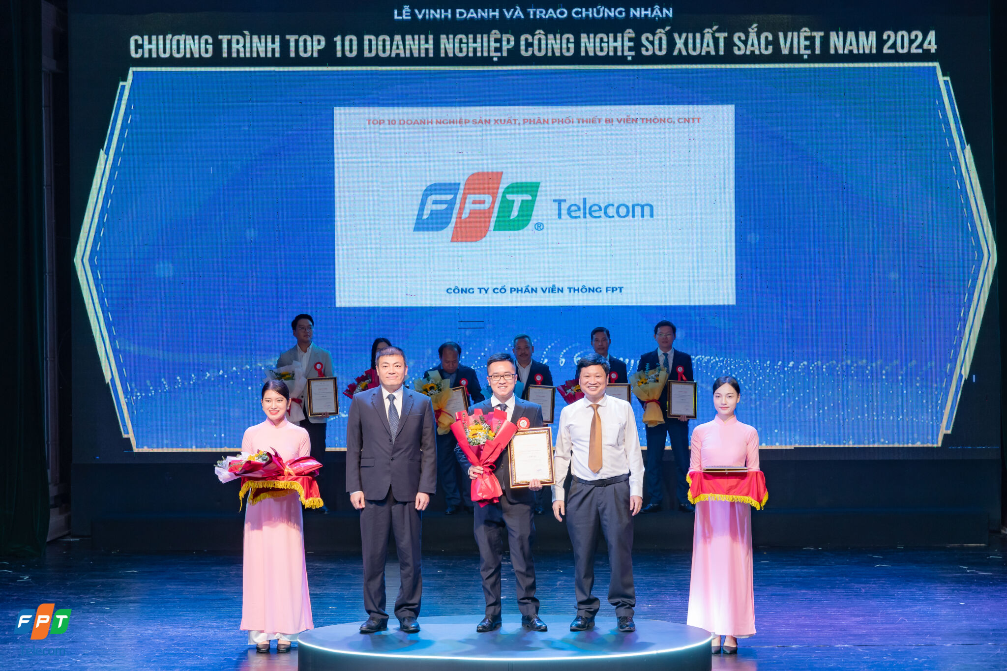 FPT Telecom đạt Top 10 doanh nghiệp công nghệ số xuất sắc Việt Nam 2024