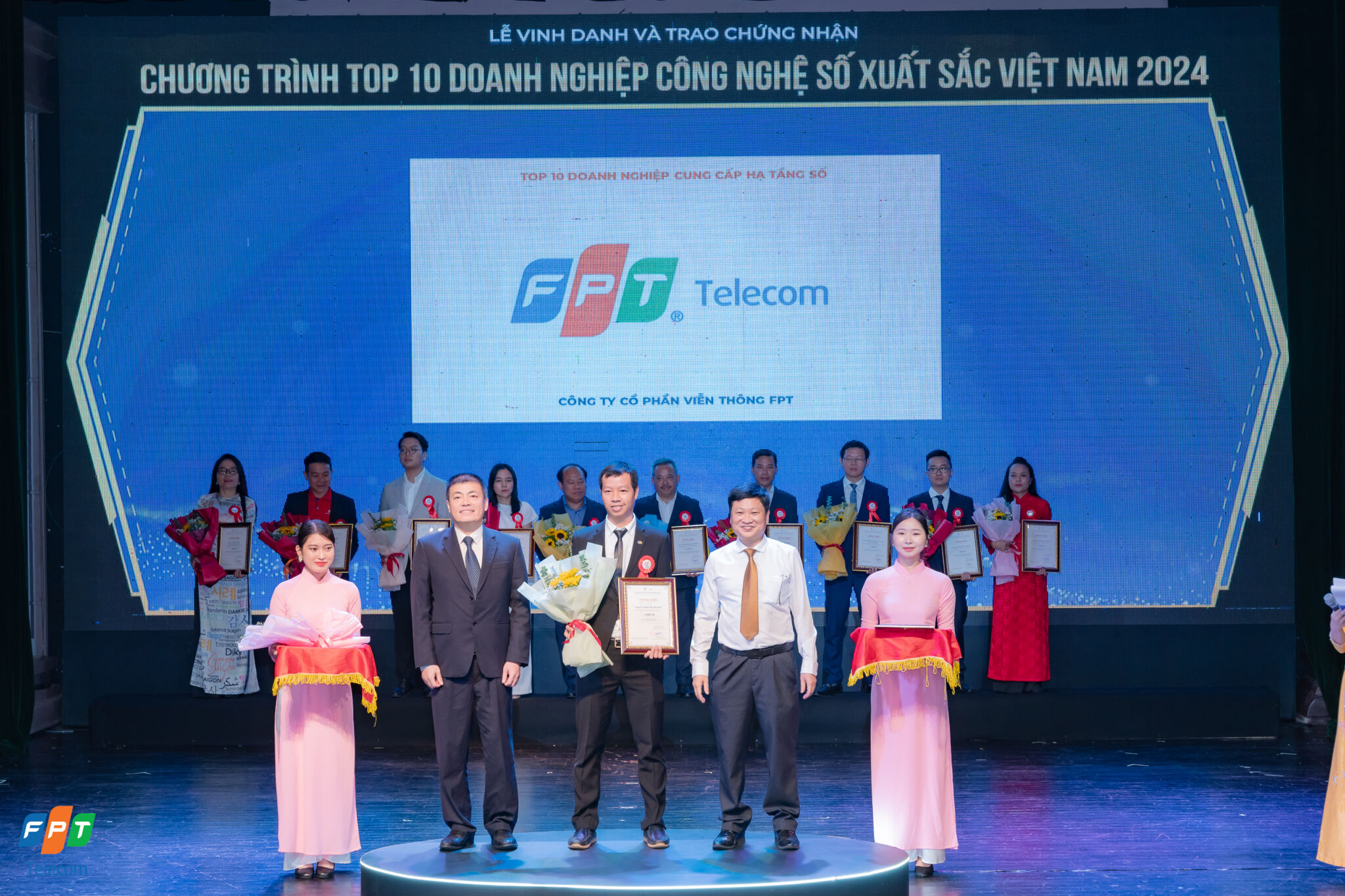 FPT Telecom đạt Top 10 doanh nghiệp công nghệ số xuất sắc Việt Nam 2024