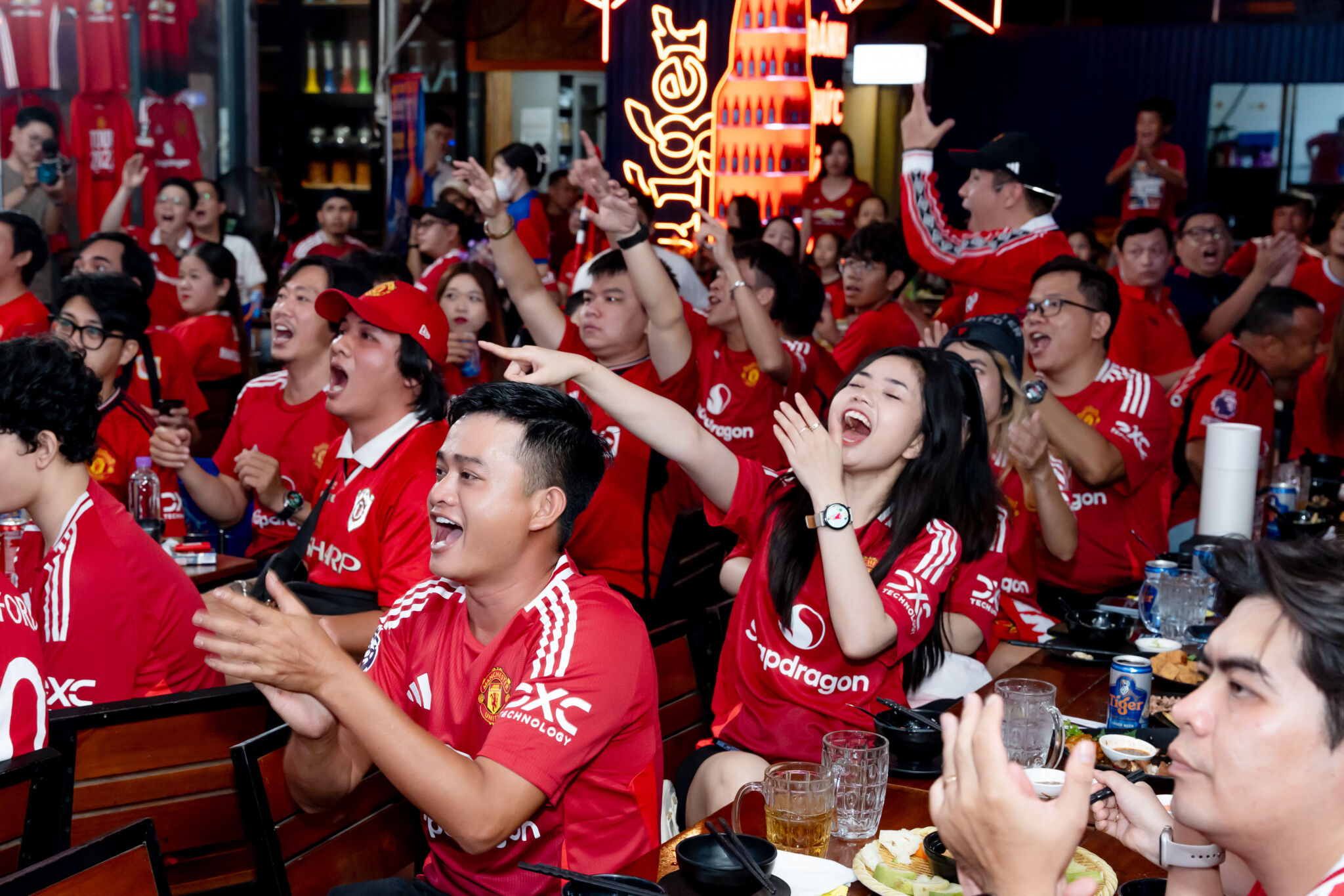 Tiger - Bia chính thức của Câu lạc bộ Bóng đá Manchester United