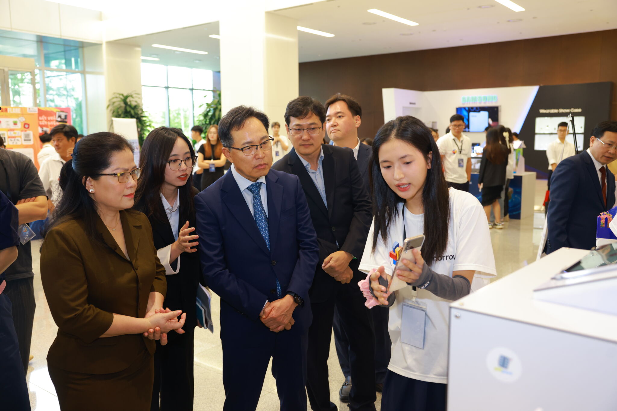 Cùng Samsung Việt Nam nhìn lại hành trình ‘Solve for Tomorrow 2024’: tiếp tục thúc đẩy stem tiếp cận thêm 150.000 học sinh khắp cả nước