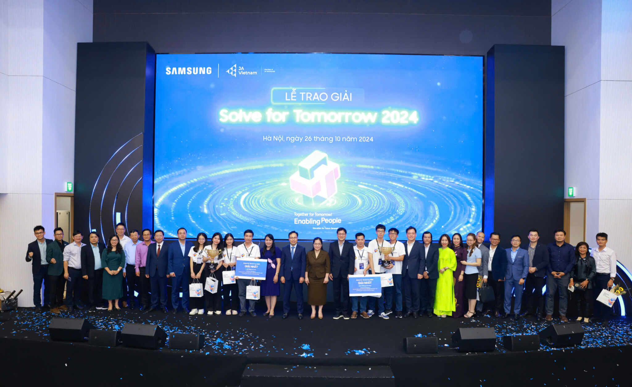 Cùng Samsung Việt Nam nhìn lại hành trình ‘Solve for Tomorrow 2024’: tiếp tục thúc đẩy stem tiếp cận thêm 150.000 học sinh khắp cả nước