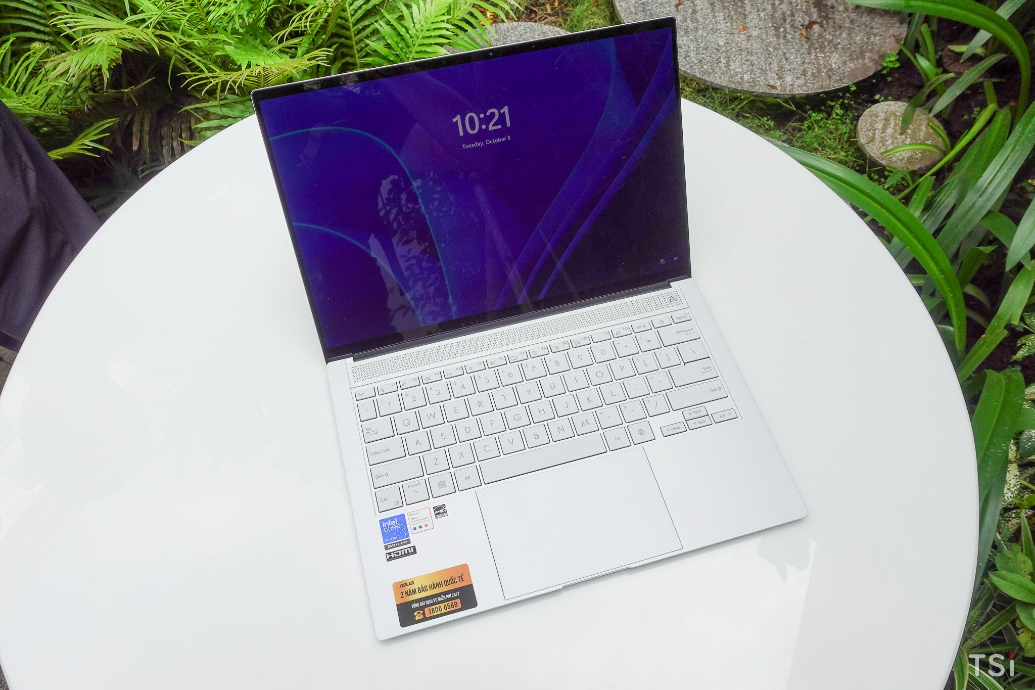 ASUS Zenbook S 14: laptop AI Intel Copilot+ PC đầu tiên, giá 45 triệu đồng