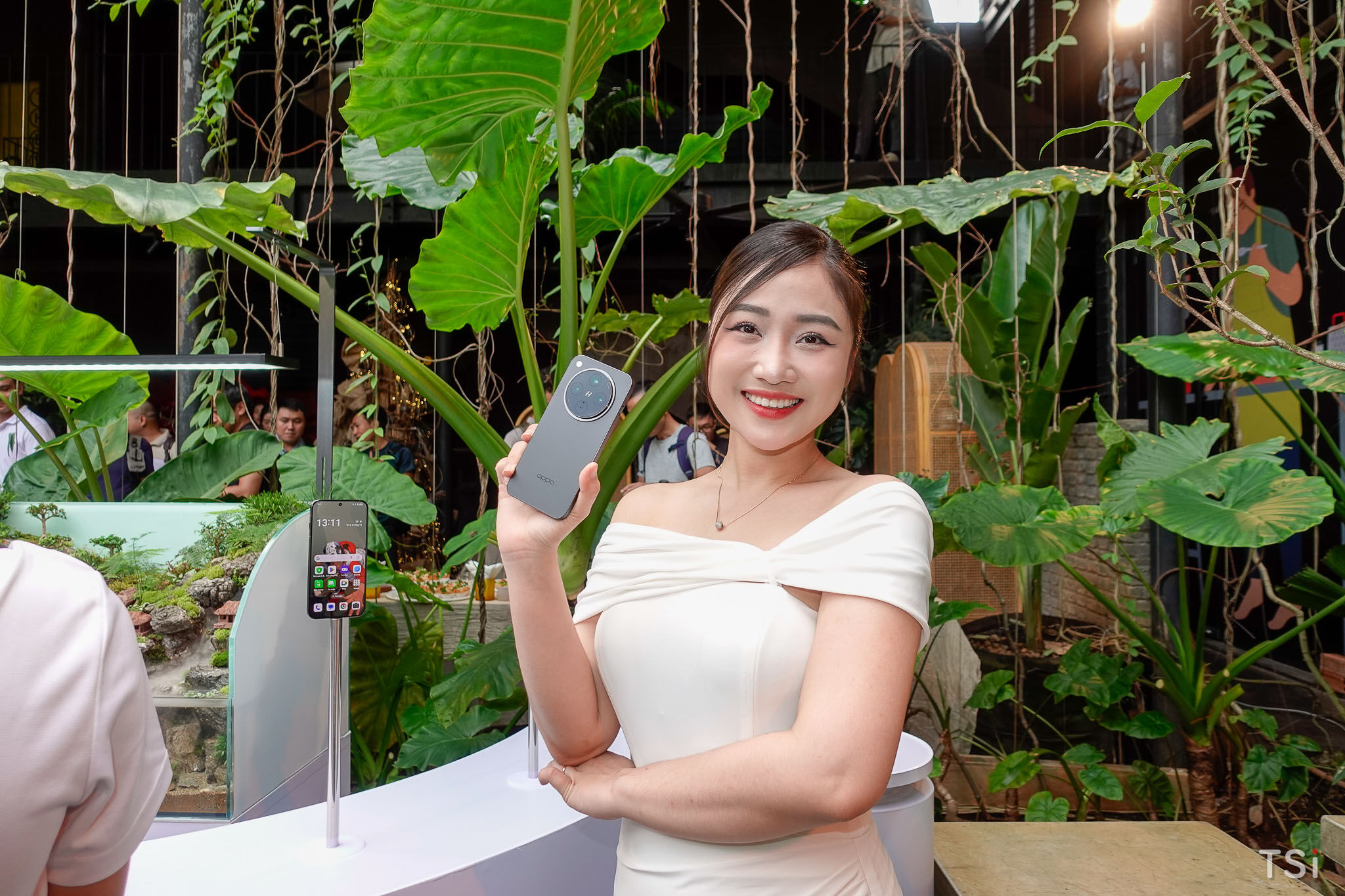 OPPO Find X8 Series chính thức: Zoom viễn vọng AI, siêu sạc nhanh Super VOOC 80W