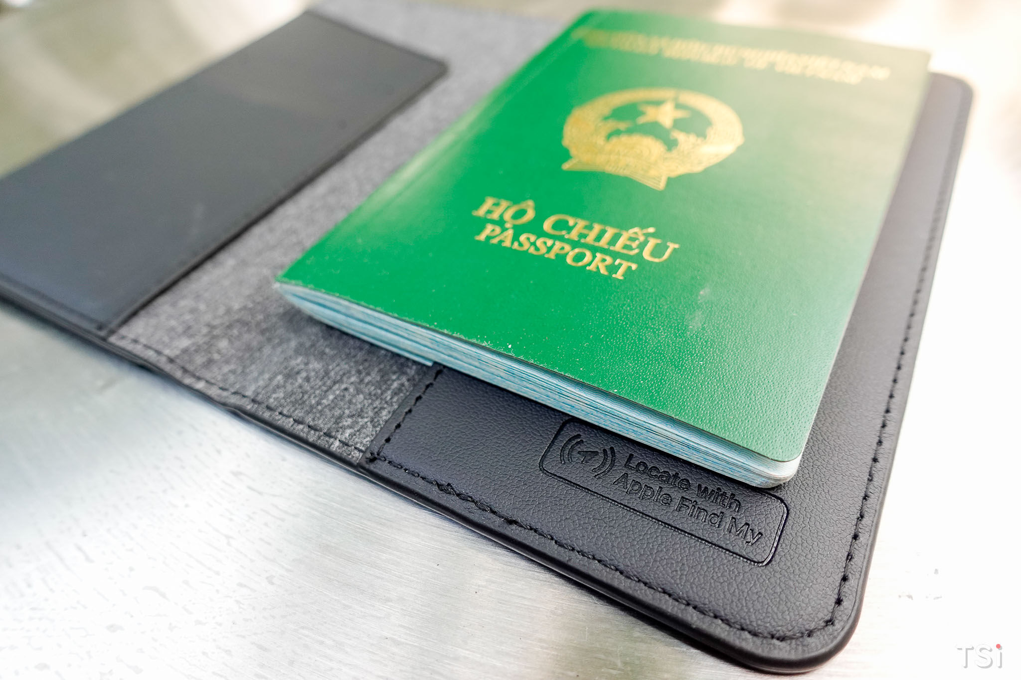 Mazer 1 Tag Passport: quên đi nỗi lo thất lạc hộ chiếu