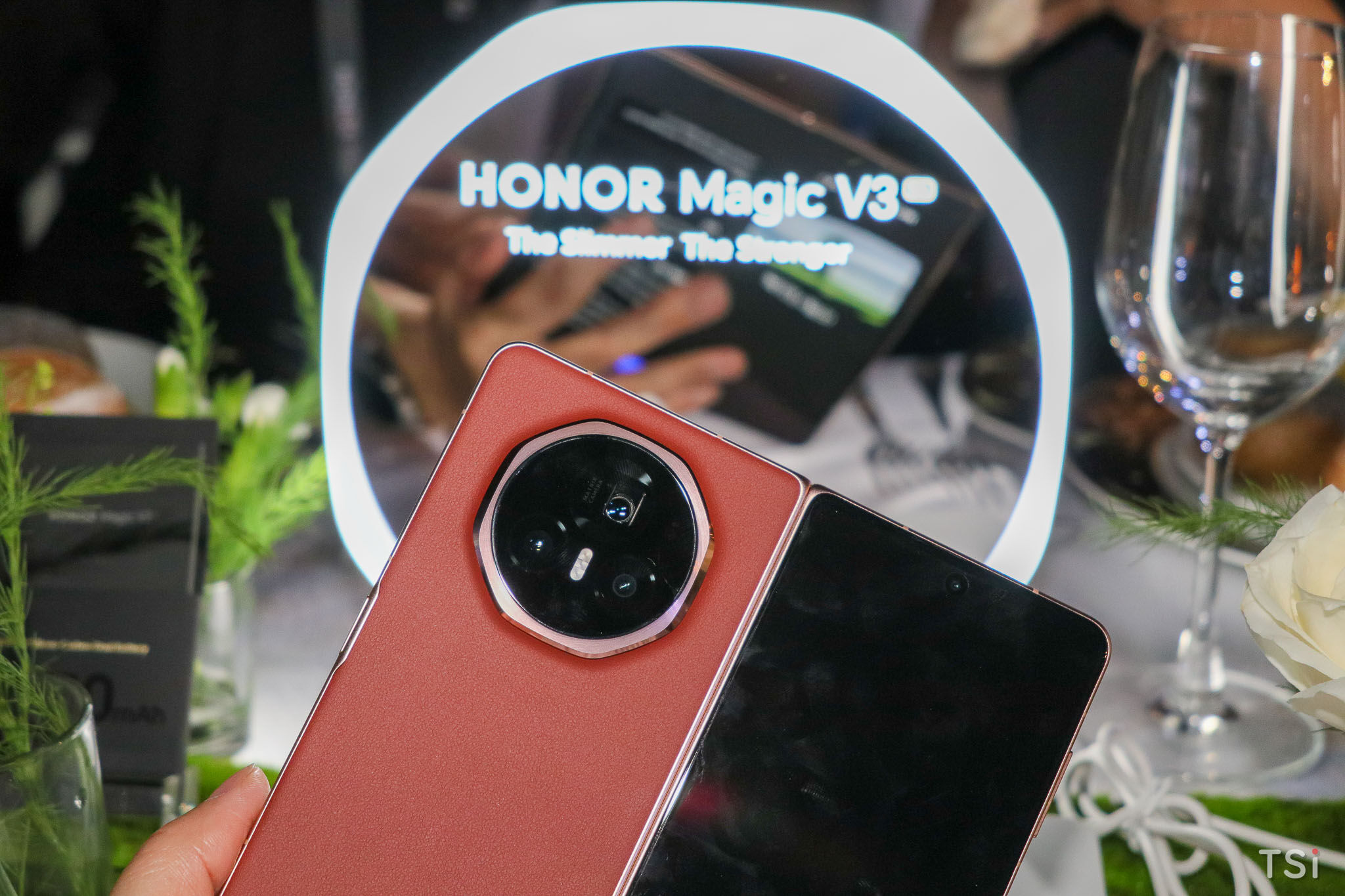 Mở bán HONOR Magic V3 - flagship gập mỏng nhất thế giới