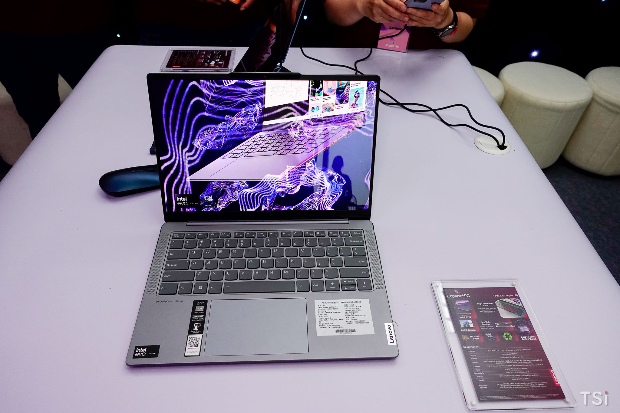 Lenovo Việt Nam ra mắt dải laptop AI