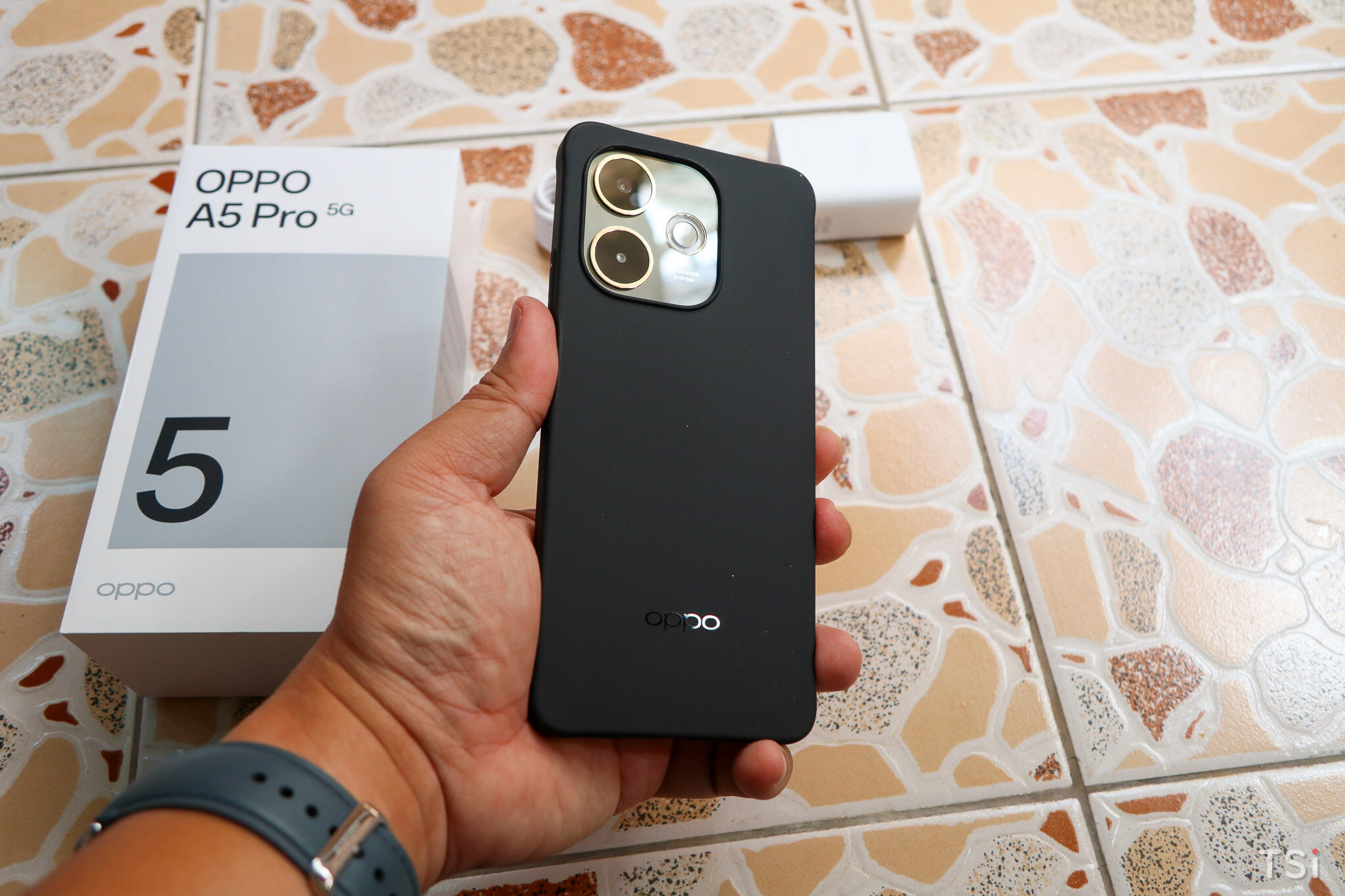 OPPO A5 Pro: thao tác thông minh, bền bỉ mọi môi trường