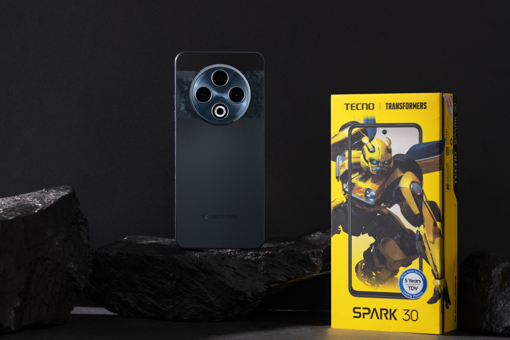 TECNO SPARK 30: Cảm biến Sony Sony IMX 682, vật liệu siêu bền, hợp tác Transformers ấn tượng